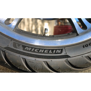 Pneu tout-terrain à double composé pour une longue durée de vie du pneu de moto et une forte traction, adapté à la route et au tout-terrain - Product Image 4