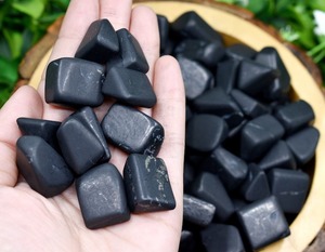 คริสตัลชุนไหต์ธรรมชาติขัดเงาอย่างสวยงาม สไตล์ฮวงจุ้ย สำหรับสะสม การทำสมาธิ และการบำบัด - Product Image 2