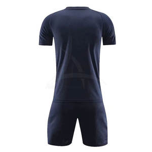 ชุดฟุตบอลผ้าโพลีเอสเตอร์ 100% ระบายอากาศได้ดี รับผลิตแบบ OEM สำหรับฝึกซ้อม  รับสั่งทำสีและโลโก้ ขายส่ง - Product Image 2