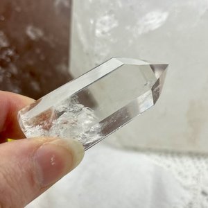 หินฐานตัดจุดคริสตัลใสธรรมชาติวัสดุหินหยาบขัดเงาคุณภาพสูงจุดหินดิบสําหรับการรักษาขายส่ง - Product Image 2