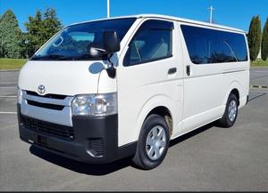 Minibús Toyota Hiace Usado del 2018 ¡Listo para Conducir! En Buen Estado - Product Image 2