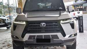 CLEAN 2024 L e x u s GX GX550 Luxe 3.5L SUV 4X4 Conduite à droite - Product Image 1