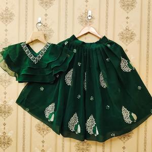 Shoryam Fashion - Lehenga Choli Étnico Verde con Lentejuelas Bordadas para Niñas |   Ropa Festiva para Niños - Product Image 1