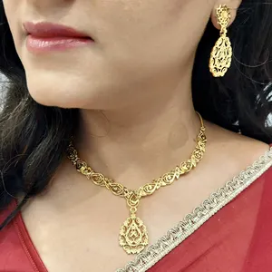 印度珠宝套装女性供应商镀金碎花项链项链垂饰新娘耳环饰品
