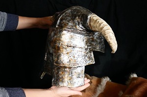 Casco de cuerno vikingo medieval Diy con hoja de acero de alto carbono traje griego usable personalizable OEM para acampar - Product Image 5