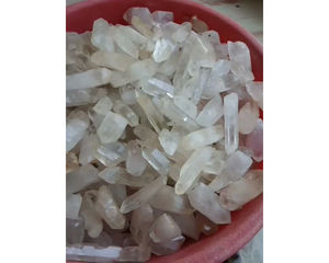 Vente en gros de baguettes de quartz clair brut sculptées en cristal naturel, pierres de guérison Reiki pour la décoration intérieure, le Feng Shui et l'amour - Product Image 1