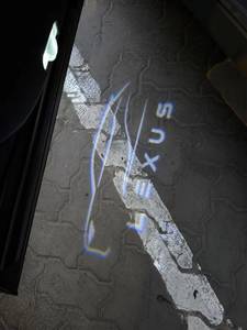 SUV Le-xus Usato Grigio, Veicolo Sportivo di Medie Dimensioni a 5 Porte, Stile Lussuoso per il Pendolarismo Urbano - Product Image 4