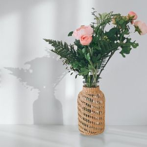 Florero de ratán hecho a mano tradicional con estilo tejido único perfecto para dormitorios Cocinas Rústicas y salas de estar acogedoras - Product Image 5