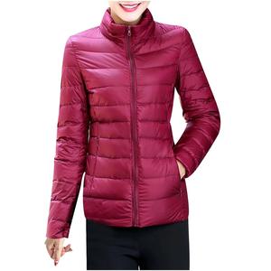 Chaqueta acolchada corta para mujer con acabado brillante y cremallera de metal, chaqueta para exteriores, chaqueta de invierno personalizada - Product Image 4