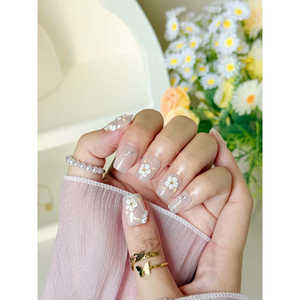 Daisy Glow Press on Nail Art ajoute une beauté scintillante à vos doigts - Product Image 4