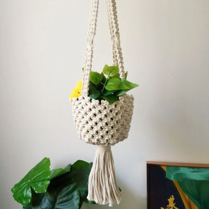 Porte-pot de fleurs suspendu en macramé fait main en corde de coton, style classique, écologique, personnalisable, pour la maison, le jardin, l'hôtel - Product Image 1