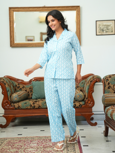 Conjunto de Pijama de Rayón con Estampado Floral para Mujer, con Cuello Camisero, Manga Tres Cuartos, Ajuste Cómodo y Relajado, Color Azul - Product Image 3