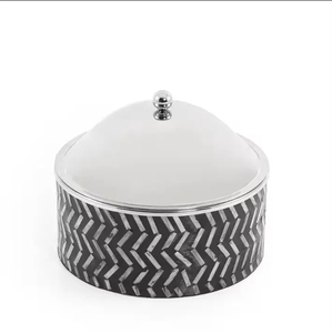 Marmite décorative pour le stockage des aliments avec couvercle argenté et casserole ronde faite à la main avec émail pour une touche de table exquise - Product Image 5