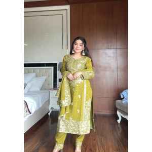 เปิดตัวชุดคุर्ตาดีไซน์ใหม่ ผ้าชีนอน ปักลายด้วยเลื่อม เหมาะสำหรับงานปาร์ตี้ ใส่ได้ทุกฤดู จาก Zain Exports - Product Image 1