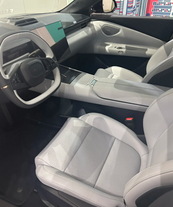 Sedán Eléctrico Usado de Largo Alcance (702 km), Motor de Alta Potencia (580 kW), Conducción Suave y Silenciosa, Asistencias Avanzadas para el Conductor, Suministrado desde Japón - Product Image 4