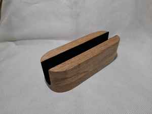 Soporte de madera hecho a mano para portátil para escritorio Base de madera natural vertical Compatible con MacBook, iPad y computadoras - Product Image 5