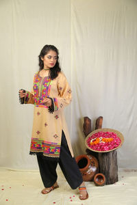 2025 cómodas etiquetas personalizadas de alta calidad Kurtis de mujer al por mayor trajes paquistaníes para mujer bordado Gharara Kurti trajes OEM - Product Image 2