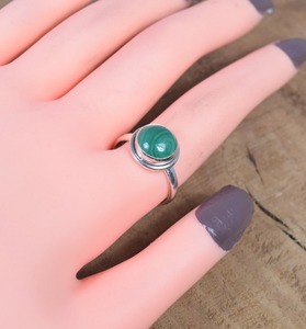 Cadeau de Saint Valentin Bague en pierres précieuses naturelles avec malachite en argent sterling 925 pierre de naissance d'avril plaquée rhodium - Product Image 2