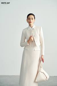 Chaquetas de mujer de manga larga con cuentas a mano de diseño de lujo, chaquetas cortas JUHI elegantes, tela de punto de Jersey en relieve ecológica - Product Image 3