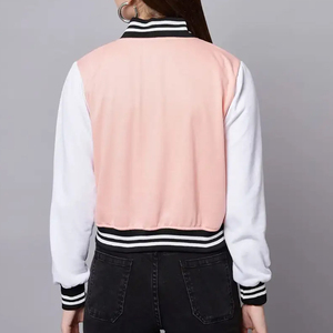 เสื้อแจ็คเก็ตเลตเตอร์แมนแบบครอปสำหรับผู้หญิง รุ่นใหม่ล่าสุด เสื้อผ้าฤดูใบไม้ร่วงและฤดูหนาว บุด้วยผ้าฝ้าย สไตล์วาร์ซิตี้ ขายส่ง เสื้อแจ็คเก็ตขนแกะ - Product Image 6