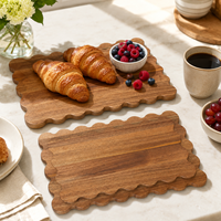 Ensemble de 2 planches à servir en bois d'acacia à bords festonnés, design rectangulaire pour la cuisine, la présentation de fromages et de charcuteries