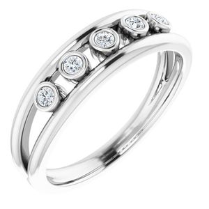 Bague à motif de diamant en espace négatif - Product Image 1