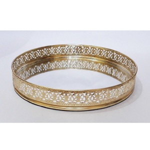 Bandeja de servicio dorada de forma redonda decorativa más vendida con espejo Bandeja de servicio elegante Diseño moderno disponible a precio barato - Product Image 2