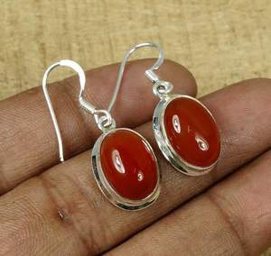 Pendientes de Gancho de Plata de Ley Chapados en Oro con Cornalina Roja, Joyería Artesanal con Piedra de Nacimiento de Agosto, Regalo Elegante y Único para Mujer - Product Image 1