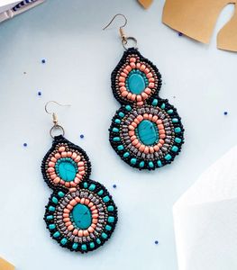 Pendientes de moda bordados a mano de perlas blancas Pendientes de bordado de perlas exquisitos Pendientes de declaración de bordado de perlas - Product Image 4