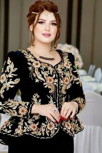 HERMOSO BORDADO COLORIDO EN CHAQUETA CON VESTIDO DE KARAKOU CON CUENTAS DE CRISTAL EMBELLECIDAS, PIEDRA, PERLAS, TRABAJO DE DABKA = 2024 - Product Image 2