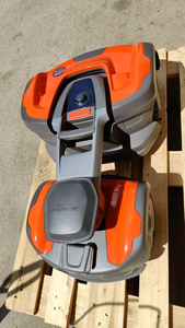 หุ่นยนต์ตัดหญ้า Husqvarna Automower 435X AWD ระบบนำทาง GPS ขับเคลื่อนทุกล้อ ตัดหญ้าอัตโนมัติ สำหรับพื้นที่ลาดชันสูงสุด 70 องศา - Product Image 3