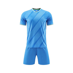 Kit de football personnalisé pour hommes, ensemble maillot et short de football avec tissu respirant à séchage rapide, impression du logo de l'équipe OEM et approvisionnement en vrac - Product Image 4