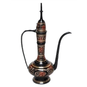 Surahi vintage de haute qualité en laiton pur avec gravure, finition polie et peinture noire, article de cuisine antique arabe - Product Image 1