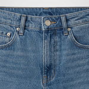 Jeans en denim déchiré à taille haute avec logo personnalisé OEM, pantalon évasé pour femmes, plumes, grande taille, mode d'hiver, streetwear, pantalon pour femmes - Product Image 4