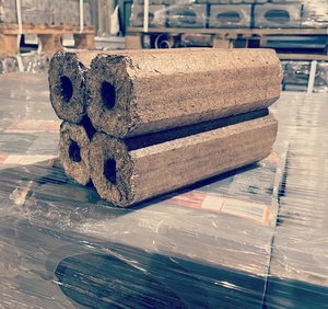 Briquetas de Madera, Combustible de Biomasa, Briquetas de Carbón Vegetal de Aserrín, Alto Contenido de Carbono y Calorías - Product Image 1