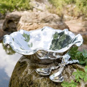 Impresionante tazón de aluminio fundido diseñado para las necesidades de decoración festiva que ofrece una superficie metálica brillante con un estilo elegante. - Product Image 4