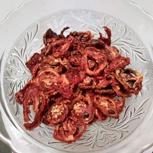 มะเขือเทศแห้งธรรมชาติบรรจุอย่างระมัดระวังสำหรับตลาดจำนวนมาก - Product Image 3