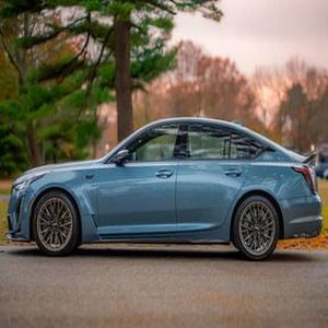 Auto CT5-V Blackwin 2024, Transmisión Manual de 6 Velocidades, Motor V8 Supercargado de 668 hp - Product Image 4