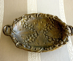 Plateau de service en métal avec logo personnalisé moderne vintage pour frites et ustensiles de cuisine avec poignées pour la maison, l'hôtel et l'événement. - Product Image 3