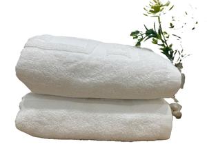 Serviette de bain en coton de luxe pour hôtel, couleur unie, grammage élevé 700, durable et ultra douce - Product Image 4