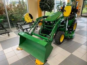 Tractores John Deere 2025R Usados con Cortadora en Venta - Product Image 2