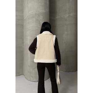 Chaleco de Piel Sintética para Mujer, Elegante, Marca XLove Jeans, Modelo 6171, Color Camel Cálido, Sin Mangas, para la Transición de Otoño a Invierno - Product Image 5