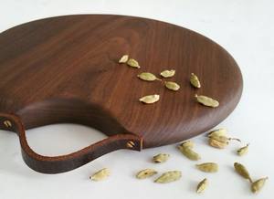 Planche à découper rectangulaire élégante en bois d'acacia rustique avec poignée, écologique, vaisselle de cuisine, passe au lave-vaisselle, durable, multifonction - Product Image 2