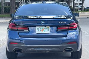 BMW 530e xDrive AWD 2023 Usado en Excelentes Condiciones, Híbrido Enchufable - Product Image 1