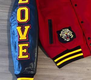 Fabricants pour Vêtements Personnalisés Logo Hip Hop Écusson Applique Broderie Vestes en Cuir Blouson Bomber en Velours Chenille pour Hommes - Product Image 3