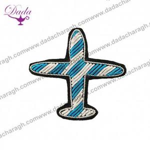 Broche de petit avion brodée à la main de haute qualité tissu de fil de lingot de Chine déclaration de mode finition lisse broche à la main - Product Image 1