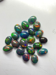 Piedras preciosas de ópalo de Fuego Negro Etíope de la mayor calidad para Anillos y joyas de tamaño lejano 5-15 quilates piedras preciosas de ópalo de gran tamaño a la venta - Product Image 2