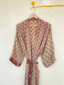 Kimono de seda indio Vintage hecho a mano, fabuloso verano, otoño y primavera, Moda para todas las estaciones - Product Image 4