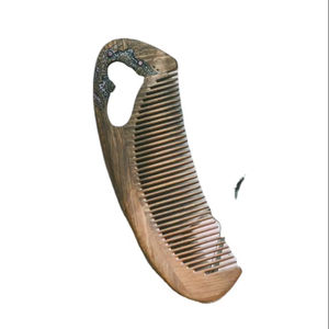 Peine de pelo con mango de madera hecho a mano único para uso en salón de India, peine de madera al por mayor para uso comercial a la venta en - Product Image 1