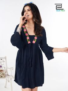 Hermoso DISEÑO DE Bollywood, última colección de moda, rayón pesado con fabricante de vestidos bordados de India - Product Image 6